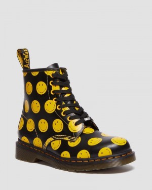 Dr Martin Martens 1460 Smiley Smooth Leather Lace Up Boots (Smooth Leather) Boots Black | ZY79-A8QF