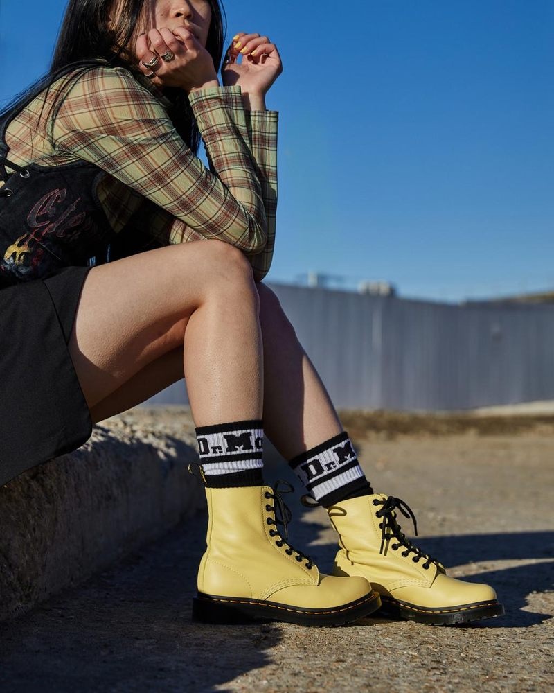 Dr Martin Martens 1460 - Pascal Black Eyelet Lace Up Boots (Virginia) Boots Lemon Yellow | CU98-C1BN