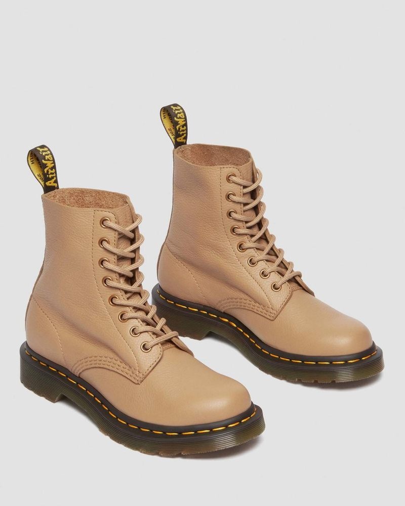 Dr Martin Martens 1460 - Pascal Virginia Leather Boots (Virginia) Boots Savannah Tan | CS74-X2BO