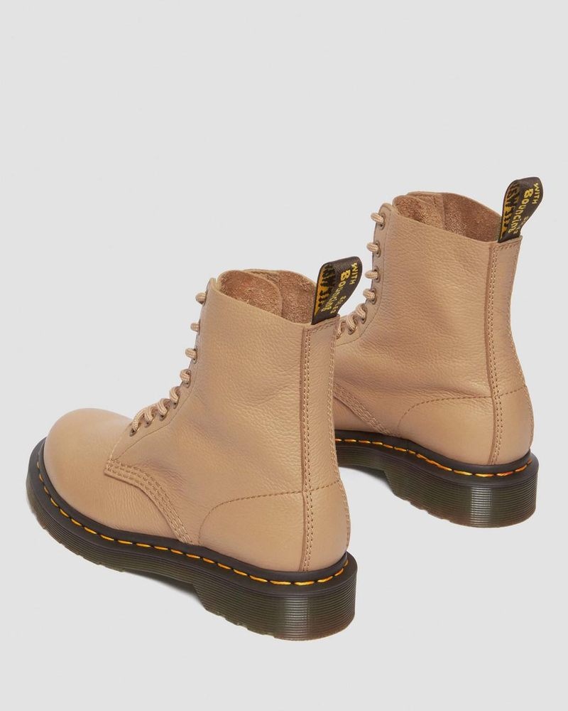 Dr Martin Martens 1460 - Pascal Virginia Leather Boots (Virginia) Boots Savannah Tan | CS74-X2BO