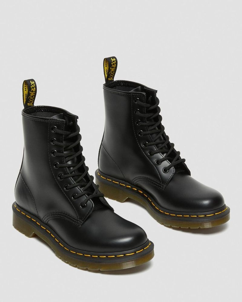 Dr Martin Martens 1460 - Smooth Leather Lace Up Boots (Smooth Leather) Boots Black | HE50-G4DX