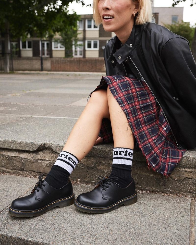 Dr Martin Martens Athletic Logo Organic Cotton Blend Socks (Cotton Blend) Socks Black+White | AK98-S4LK